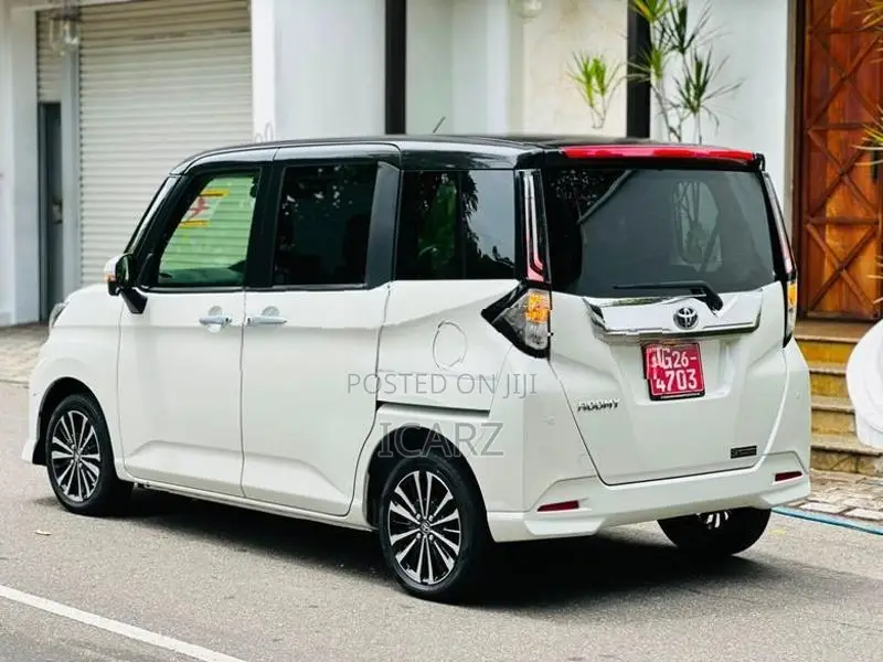 Toyota Roomy Custom GT Blacktop 2025