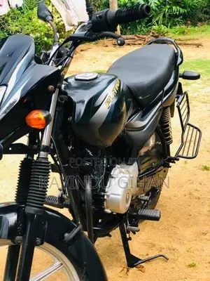 Bajaj Platina 100 2017