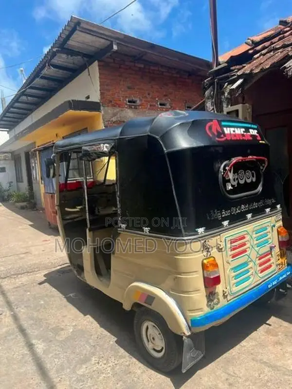 Bajaj RE 2021