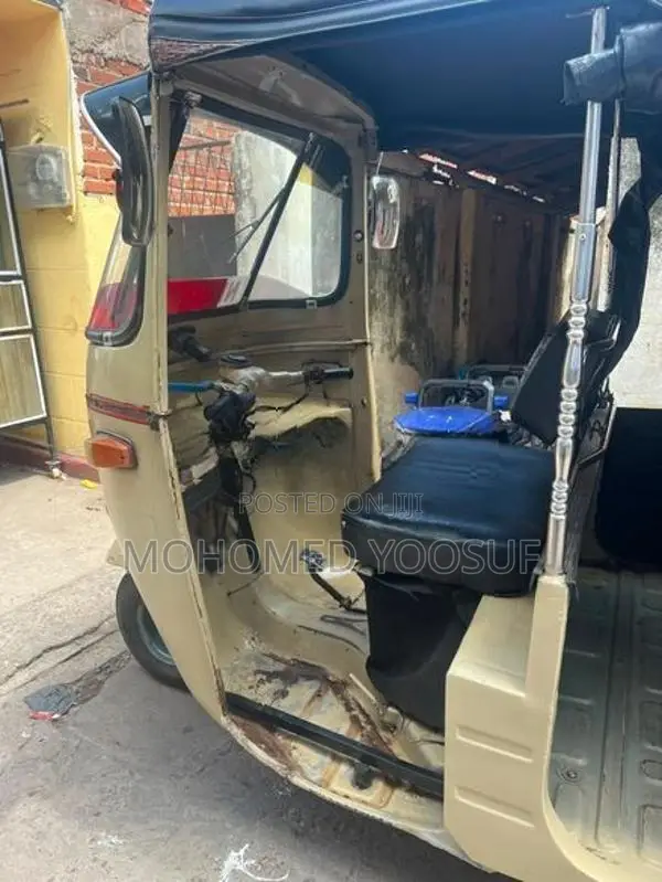 Bajaj RE 2021