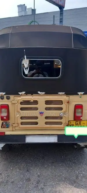 Bajaj RE 2002