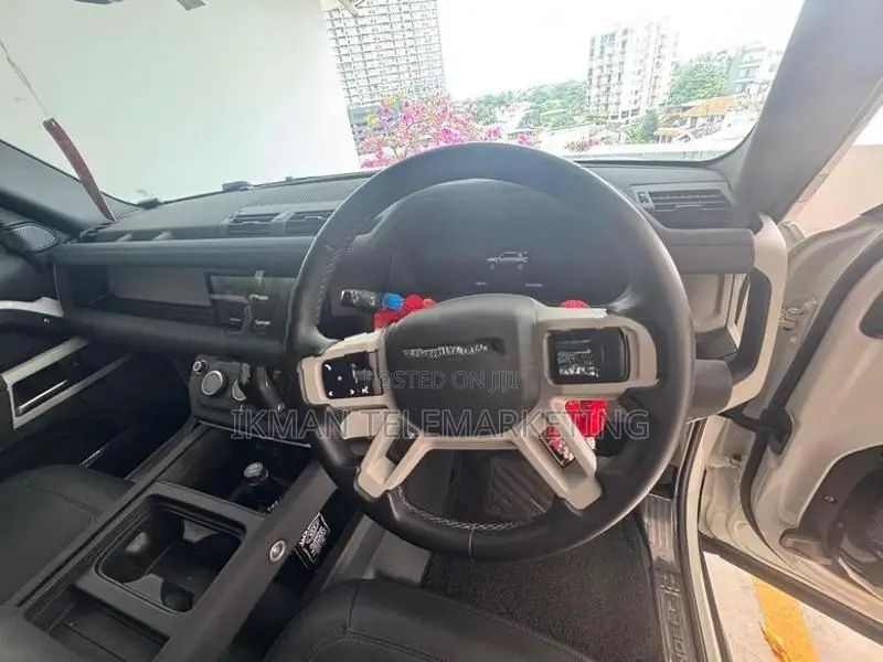 Land Rover Defender 110 2024