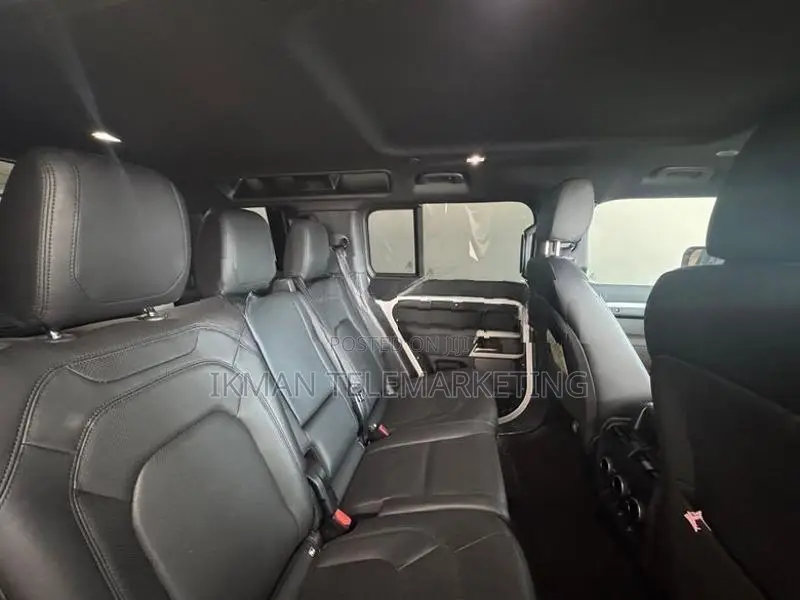 Land Rover Defender 110 2024