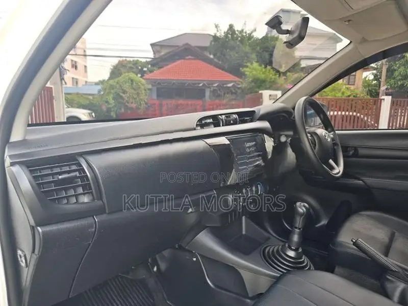 Toyota Hilux Revo 2023