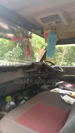 Isuzu Elf 1982