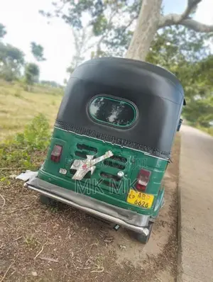 Bajaj RE Three Wheeler 2017