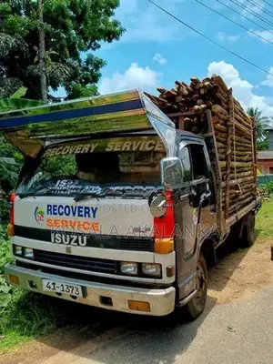 Isuzu Elf 1982