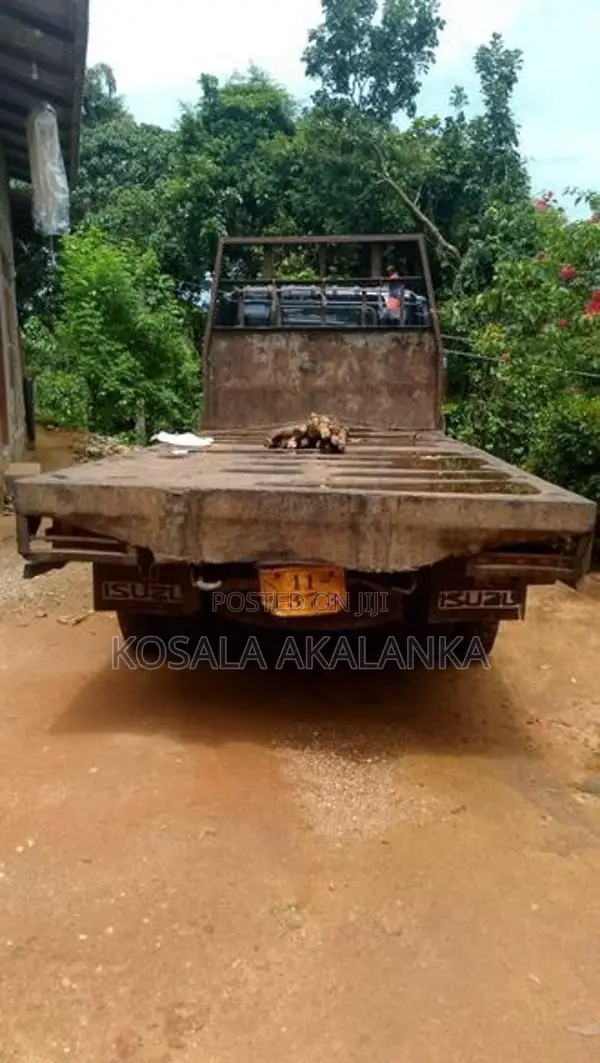 Isuzu Elf 1982