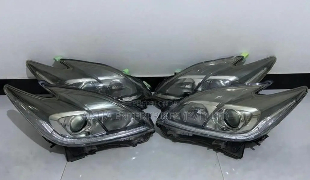 Toyota Prius ZVW 30 Head Light Japan Recondition
