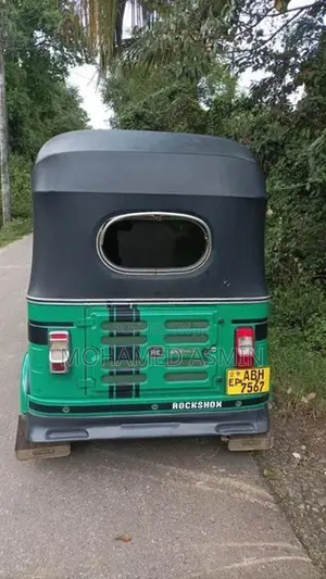 Bajaj RE 2015