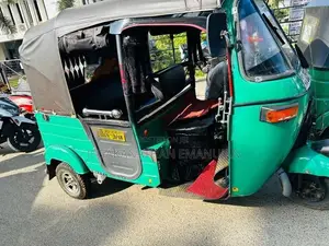 Bajaj RE 2015