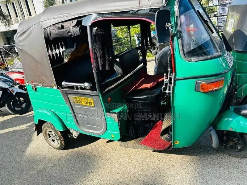 Bajaj RE 2015