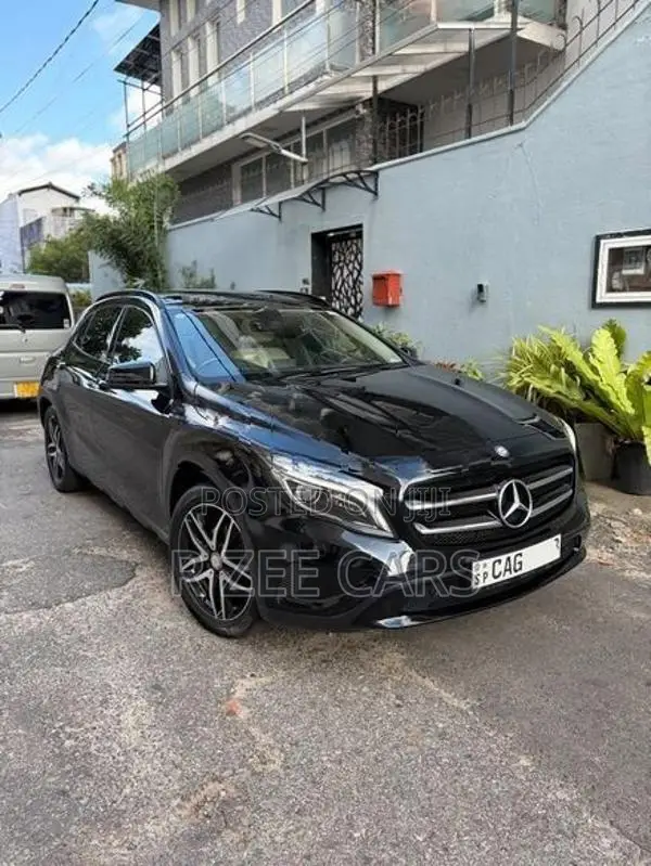 Mercedes Benz GLA 200 2015