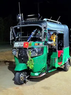 Bajaj RE 2016