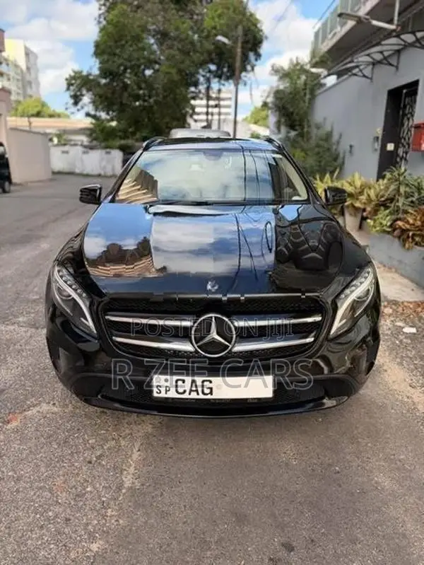 Mercedes Benz GLA 200 2015