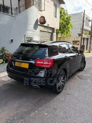 Mercedes Benz GLA 200 2015