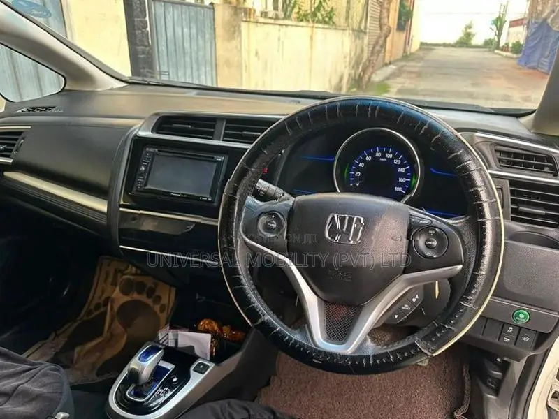 Honda Fit GP5 Hybrid 2014