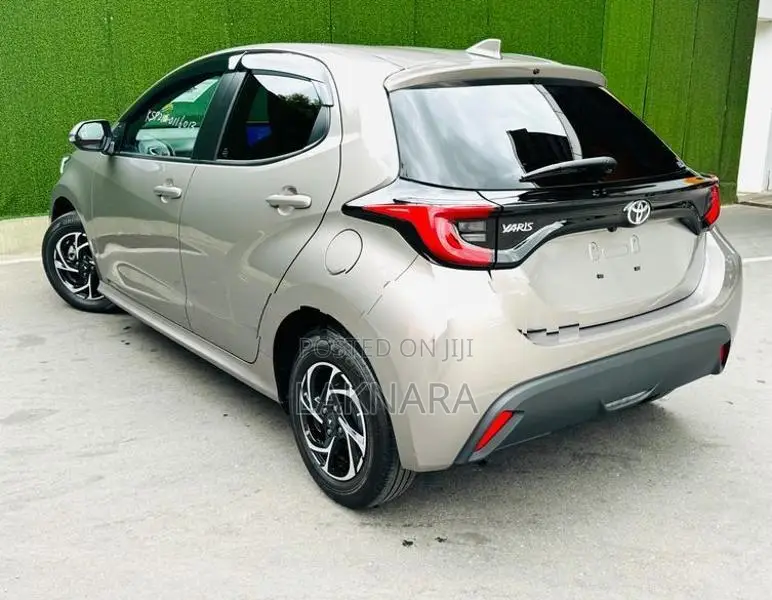 Toyota Yaris G LED Front Headrest 2024