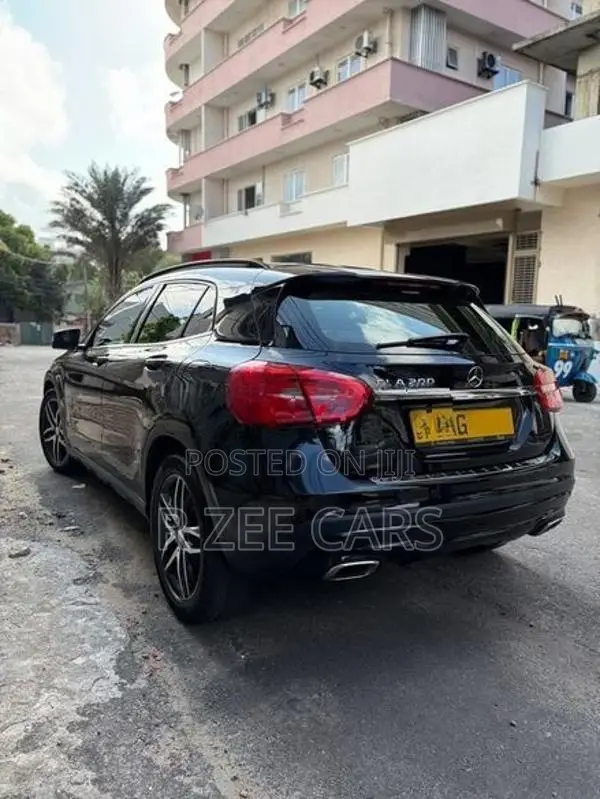 Mercedes Benz GLA 200 2015