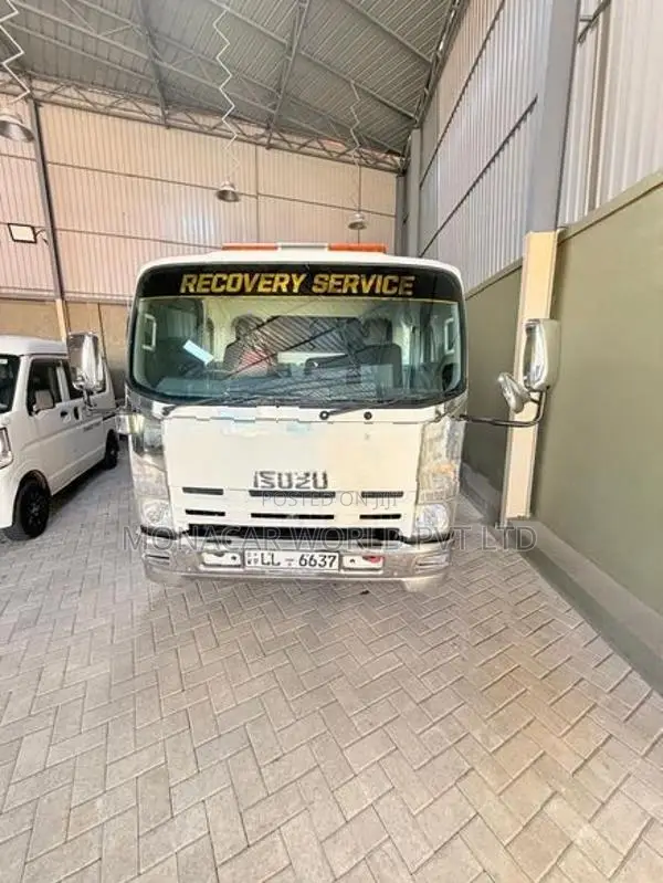 Isuzu Elf Car carrier 2011