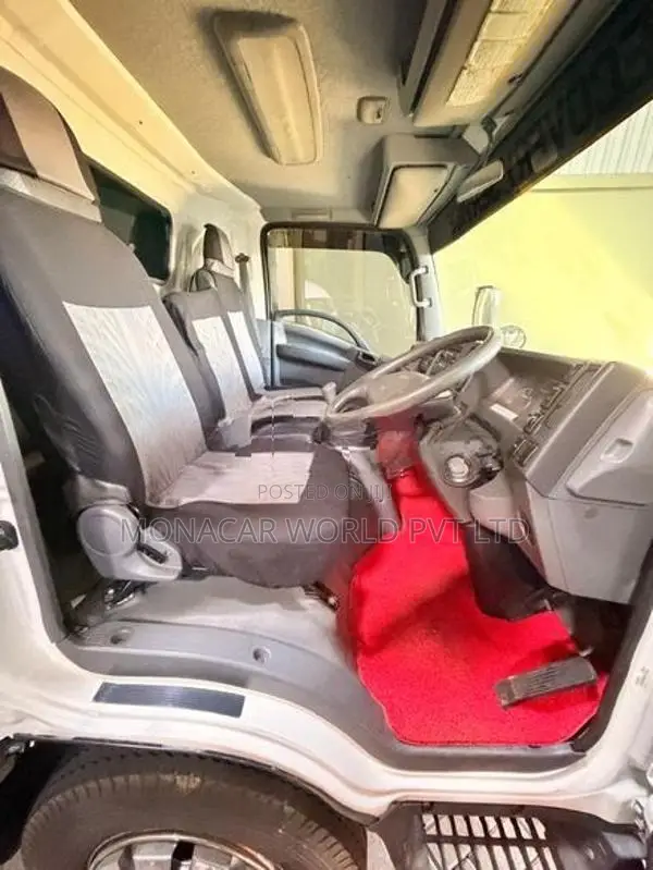 Isuzu Elf Car carrier 2011