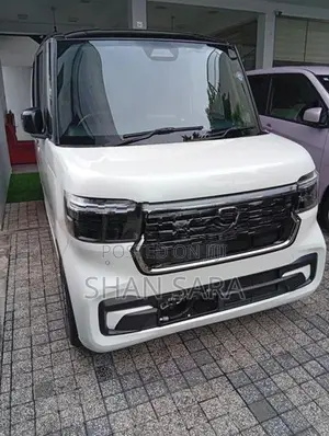 Honda N-Box Custom 2024