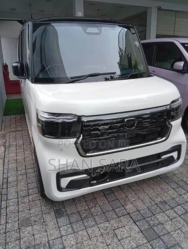 Honda N-Box Custom 2024