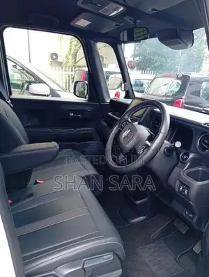 Honda N-Box Custom 2024