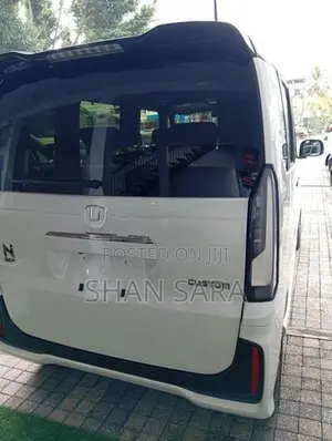 Honda N-Box Custom 2024