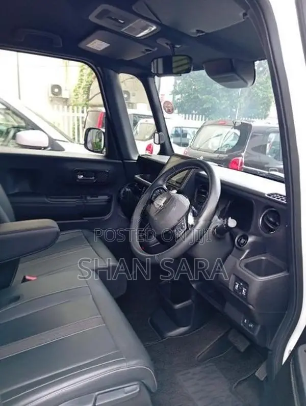 Honda N-Box Custom 2024