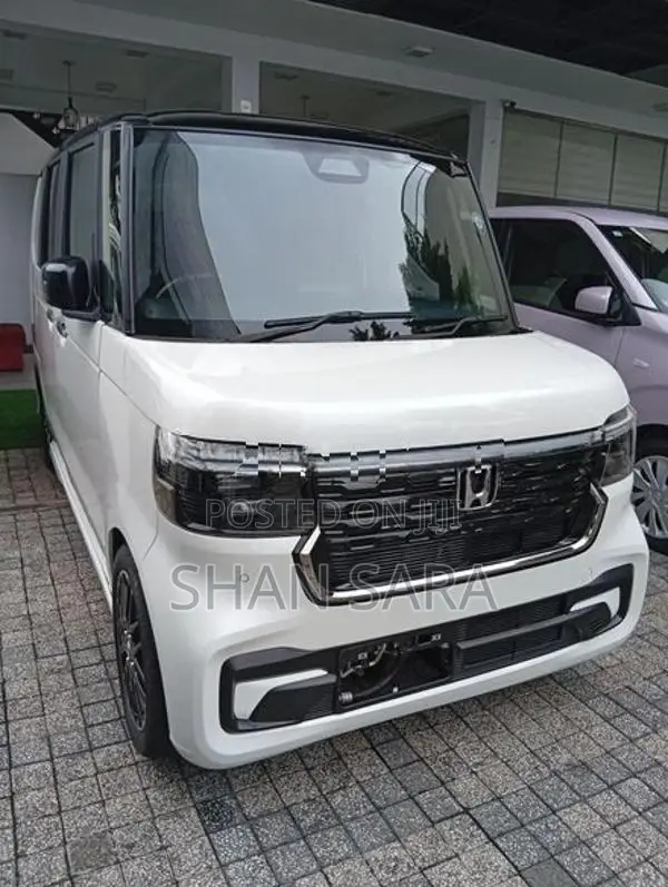 Honda N-Box Custom 2024