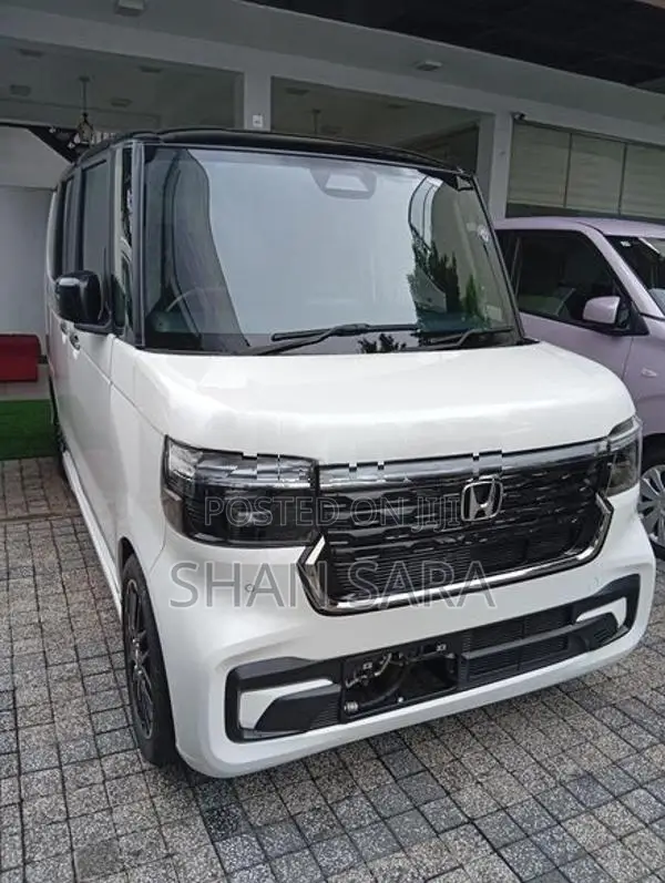 Honda N-Box Custom 2024