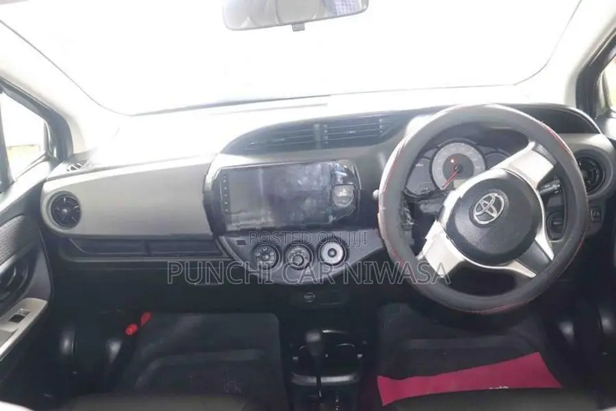 Toyota Vitz 2016