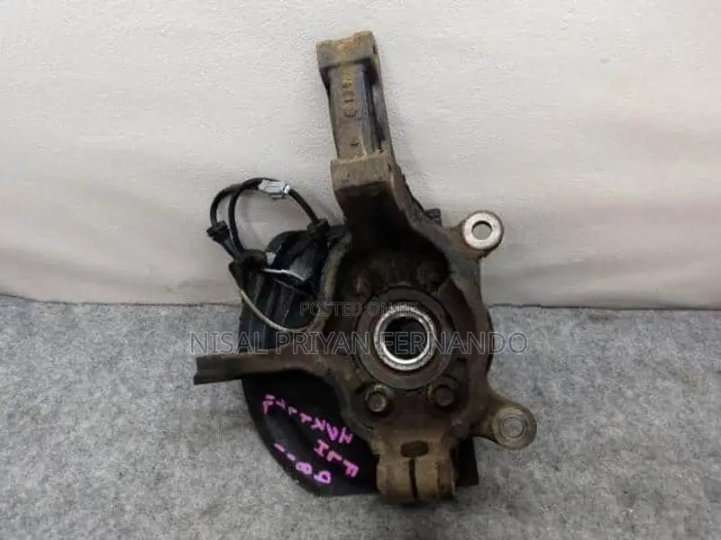Nissan X Trail NT31 Front Hub With Knuckle Arm