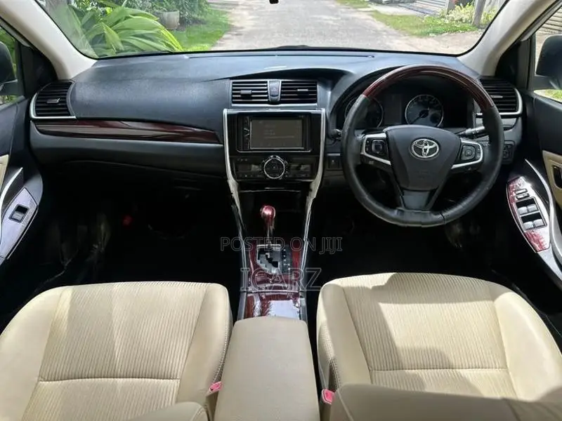 Toyota Premio G Superior NZT 260 2019