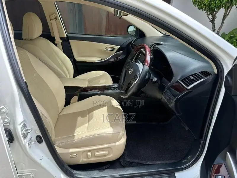Toyota Premio G Superior NZT 260 2019