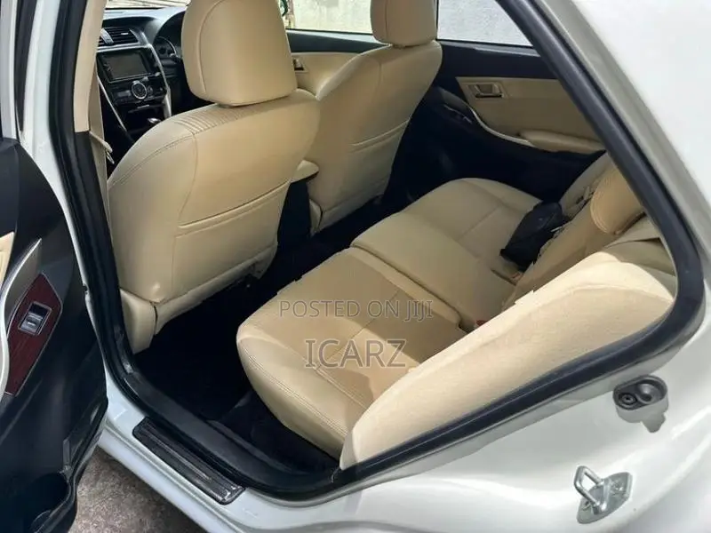 Toyota Premio G Superior NZT 260 2019