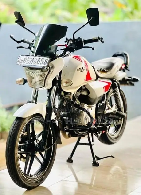 Bajaj V15 2016