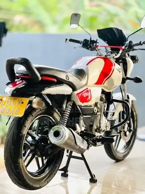 Bajaj V15 2016