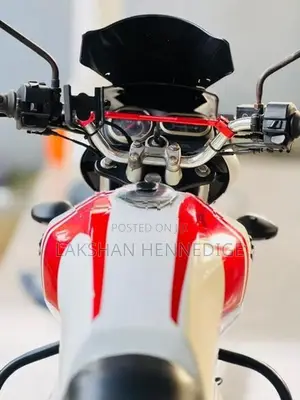 Bajaj V15 2016