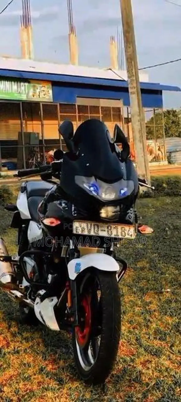 Bajaj Pulsar 220F 2011