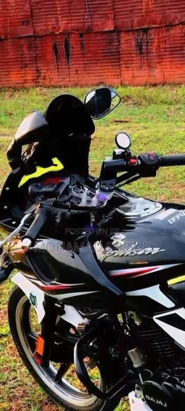 Bajaj Pulsar 220F 2011