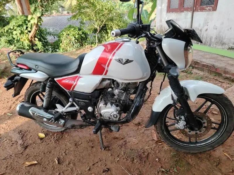 Bajaj V15 2016