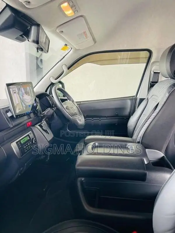 Toyota Hiace GL 14 Seater GDH 223 2024