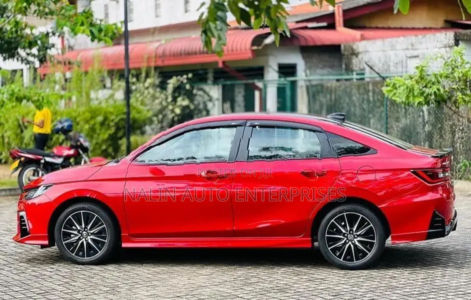 Toyota Yaris Ativ GR Sport 2025