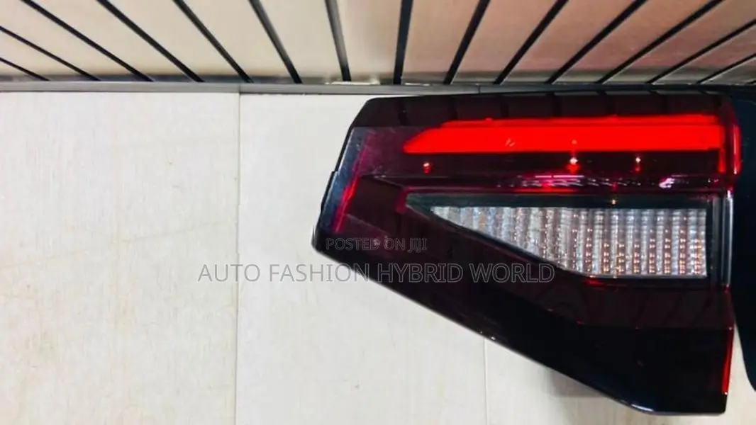 TOYOTA RAIZE DICKY DOOR GARNISH LIGHT SET