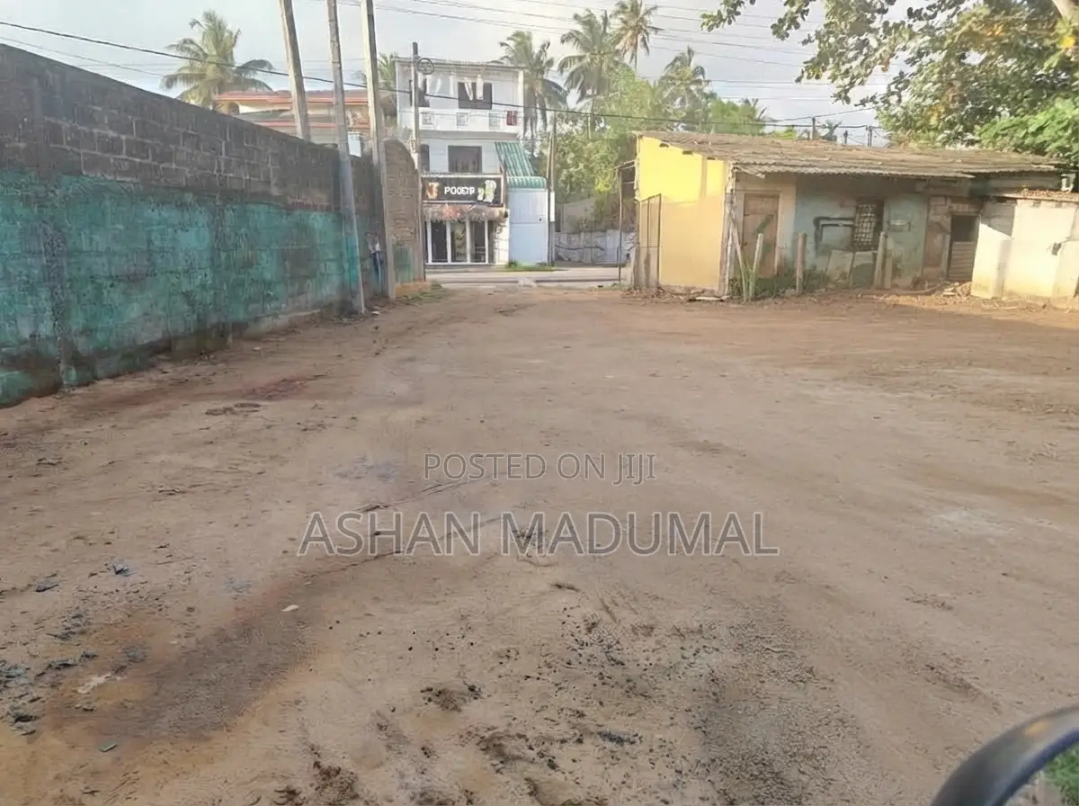 මාතර ප්‍රධාන පාරට මුහුණලා ඉඩමක් බදු දීමට Land Rent in Matara