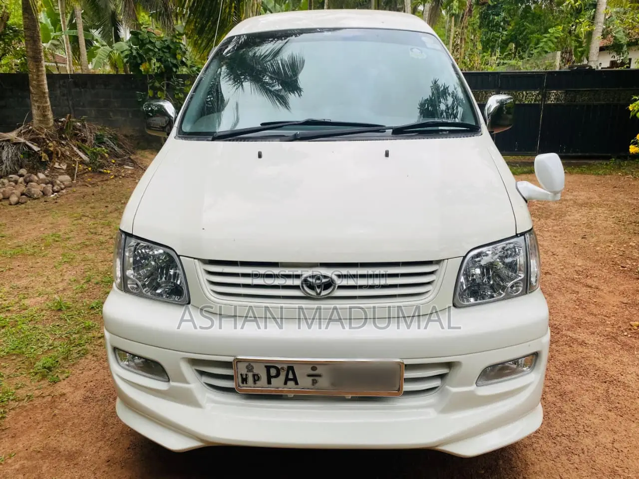 Toyota Noah 2001 White