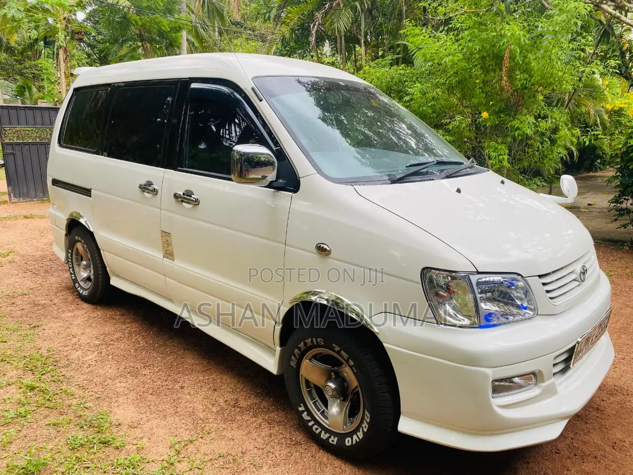 Toyota Noah 2001 White