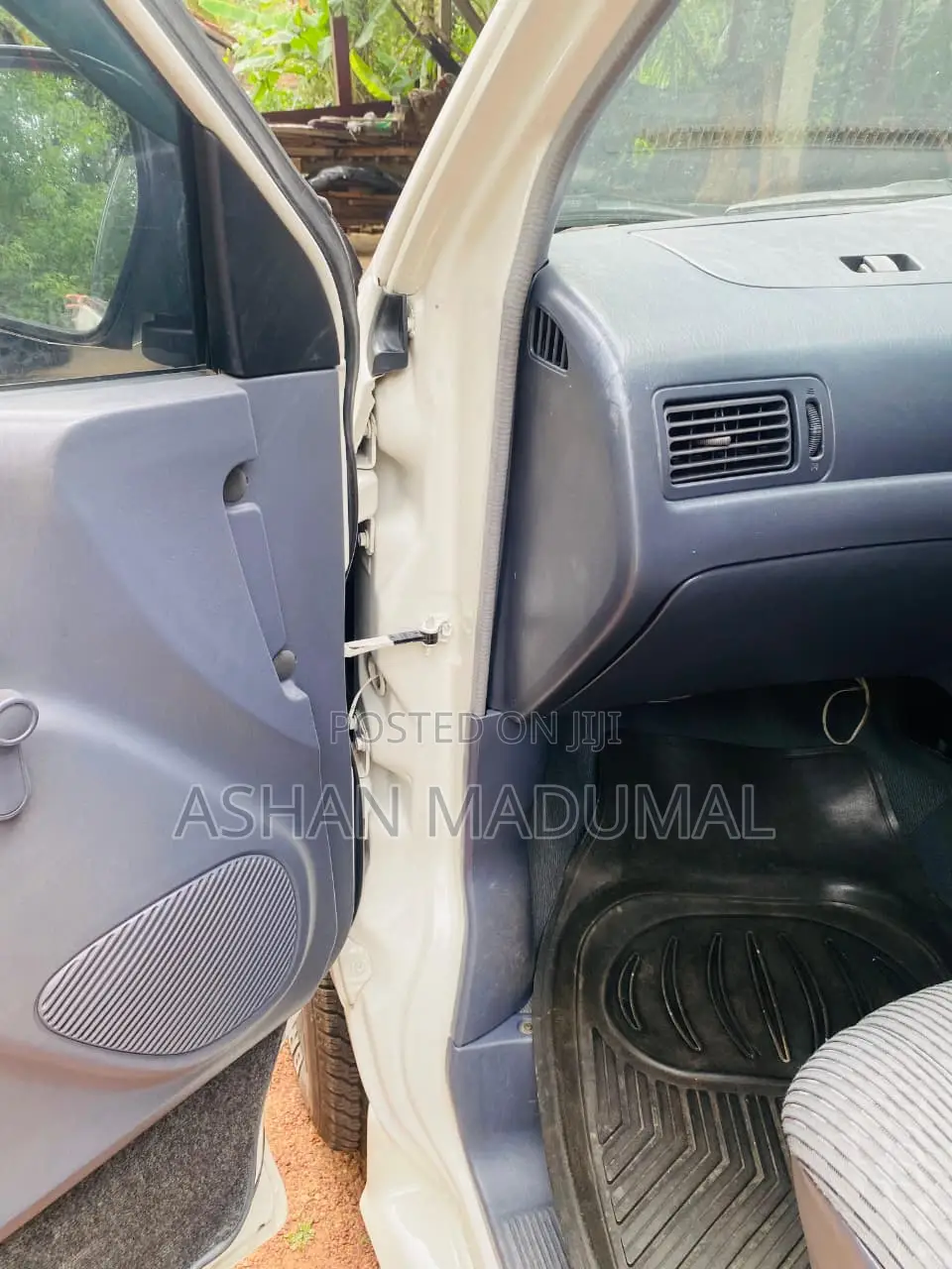 Toyota Noah 2001 White